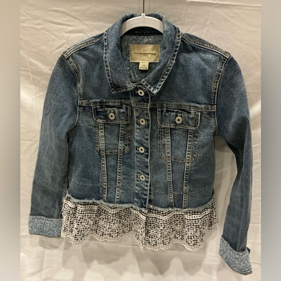 NWOT Pilcro Anthropologie Denim Jacket w Crochet Lace Hem Boho Chic size Medium - Picture 1 of 6